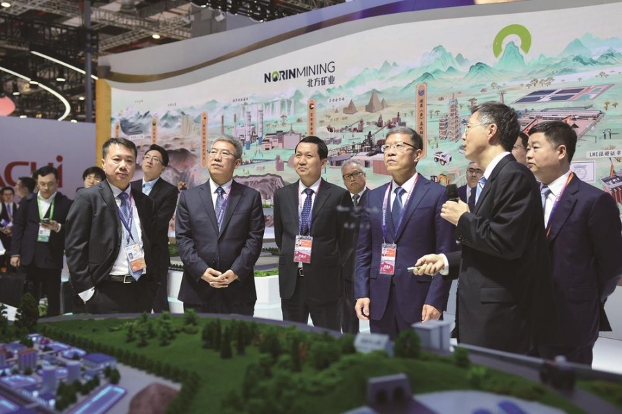 东风汽车连续第八次参加进博会