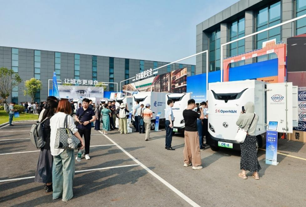 开放引领 智驭未来 东风OpenVAN无人物流车品牌襄阳全球首发
